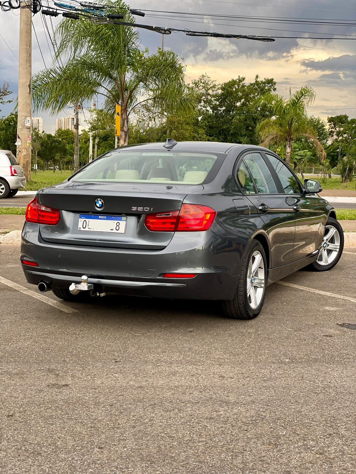 320i