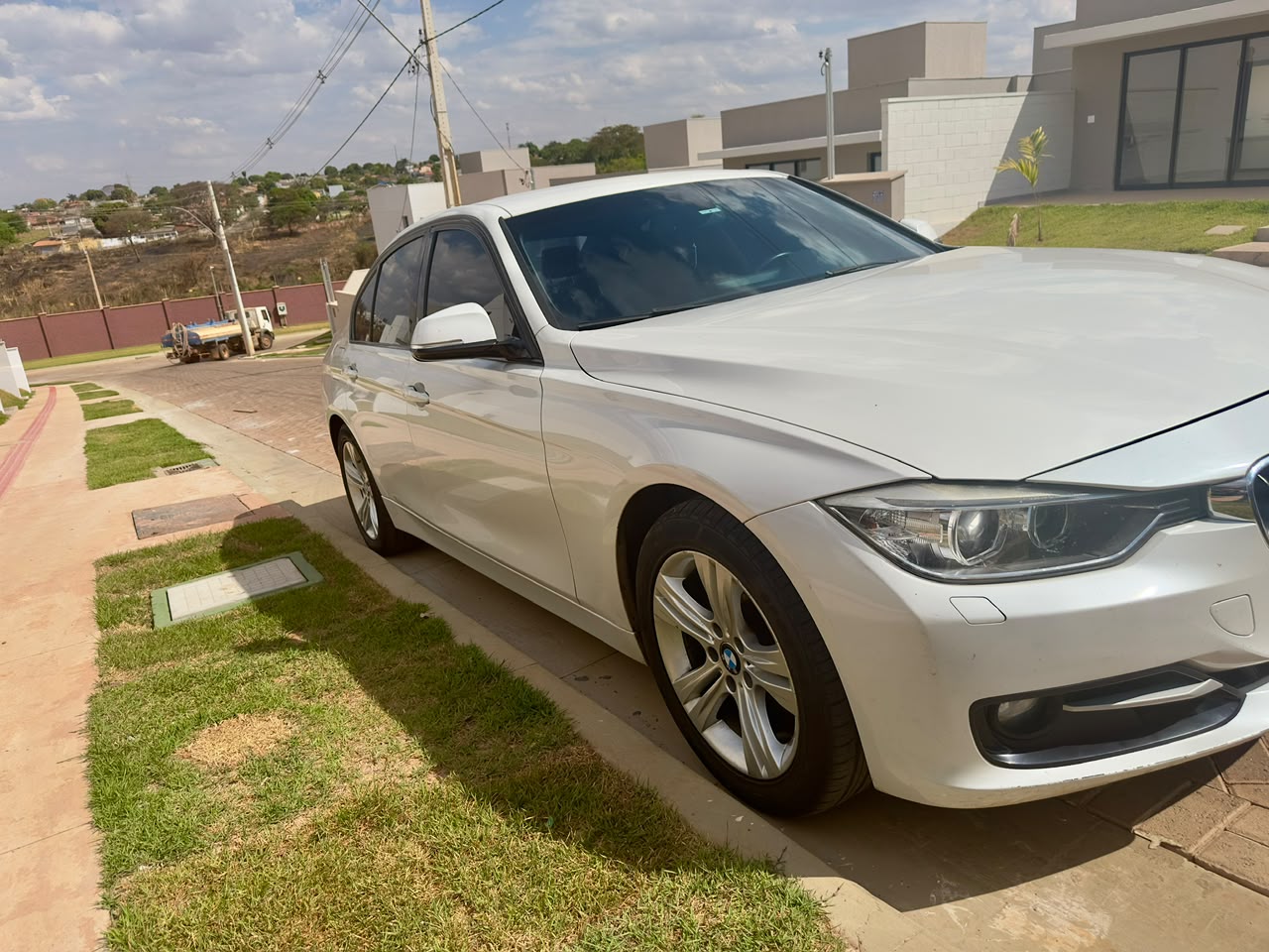 320i